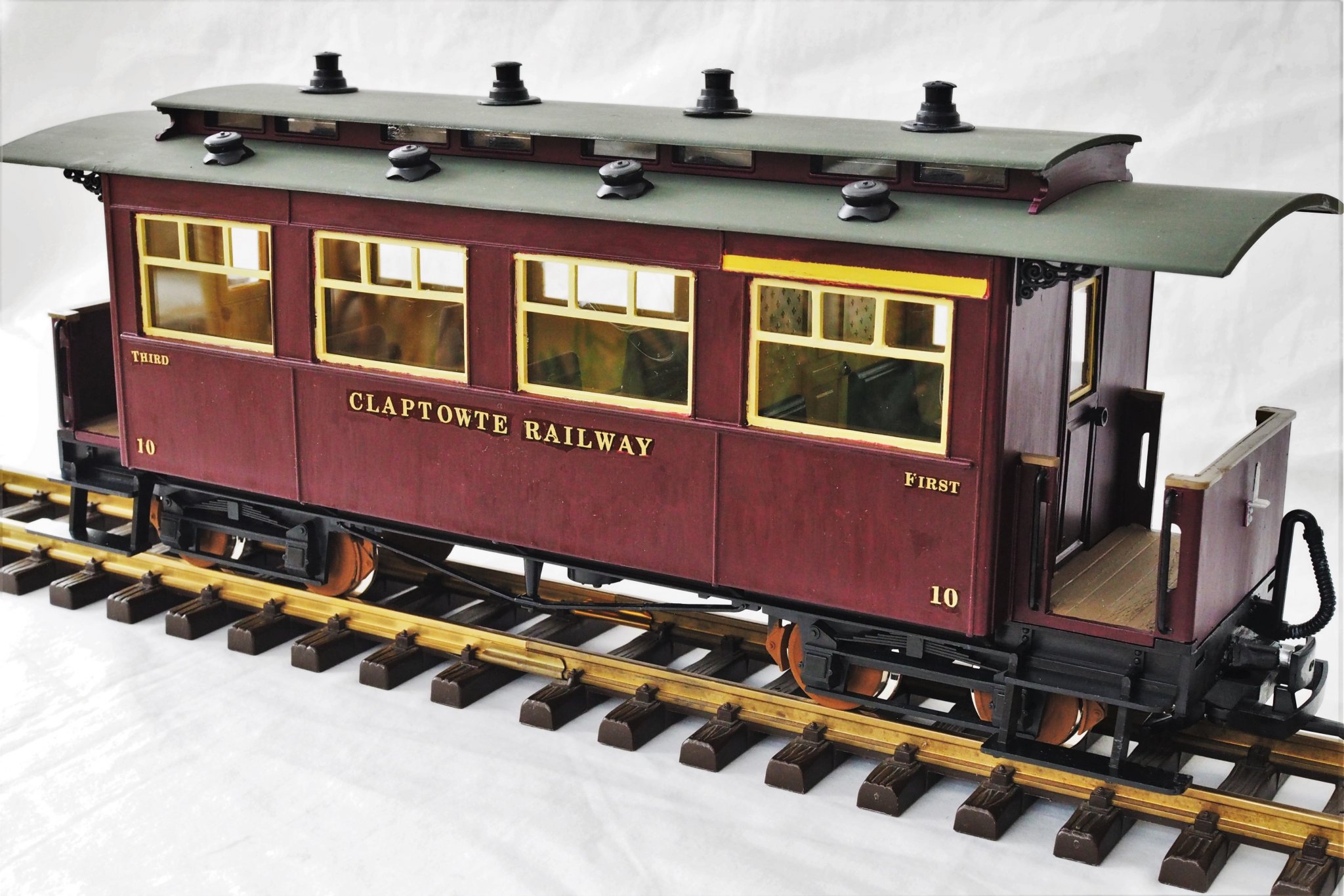 BRAND NEW G SCALE GAUGE RAILWAY TRAIN COACH BODY CONVERT TO HOUSE STORE STABLE 